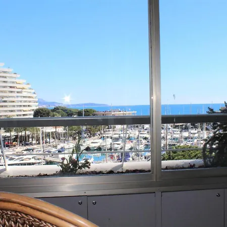 Apartment 3p Avec Terrasse Et Parking, - Fr-1-252a-63 *